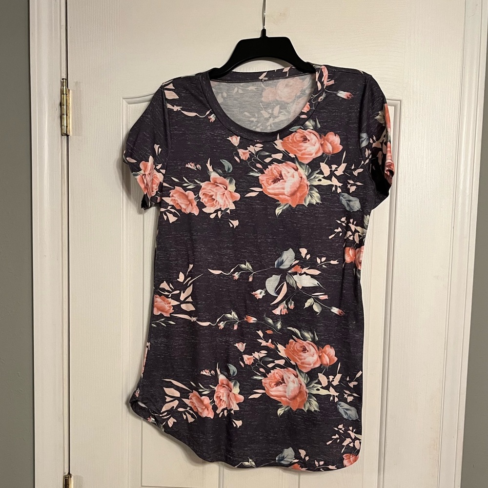 Amazon floral lightweight tunic tee. Great condition. Smoke free home.